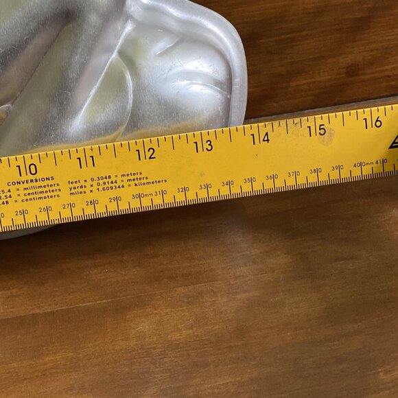 Vintage 96 Wilton Bugs Bunny Running Cake Pan 2105-3200 - Picture 3 of 8